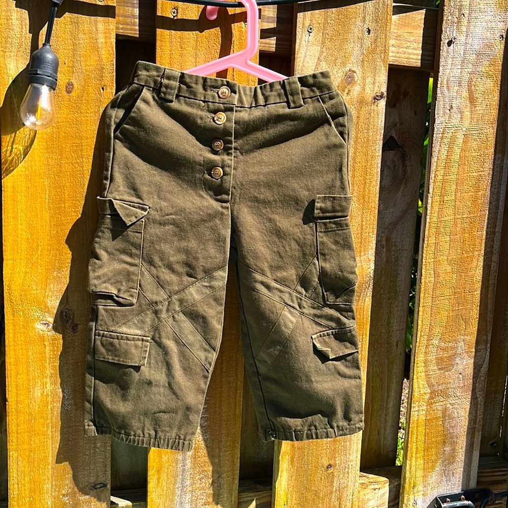 Bermuda. Long short. Has some details. Please check fotos